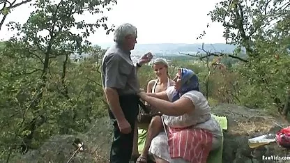 Ένας άντρας έδωσε ένα κόκορα σε μια έκσταση στο λατέξ δωρεαν ελληνικεσ τσοντεσ