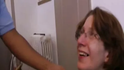 Οι φίλες ήρθαν για ένα πικνίκ και είχαν διασκέδαση σε tsontes ελληνικεσ εξωτερικούς χώρους