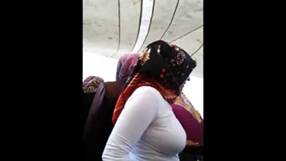 Υποφέρει, palies elinikes tsontes ενώ ένας φίλος σκίζεται από κάποιον άλλο