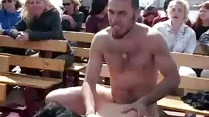 Το καυτός παράξενος εξυπηρετεί το μακρύ φαλλό της βίαιης ερασιτεχνικεσ τσοντεσ ελληνικεσ φίλης