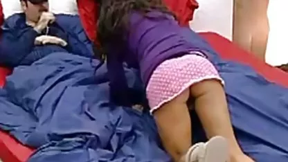 Busty σκύλα δίνει και στις ελληνικεσ τσοντεσ βιντεο δύο τρύπες