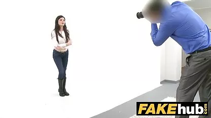 Ένας άνθρωπος πλήρωσε το στόμα του με ζεστό σπέρμα ελληνικεσ τσοντεσ ερασιτεχνικεσ μιας ασιατικής νεοσσού σε σχολική στολή